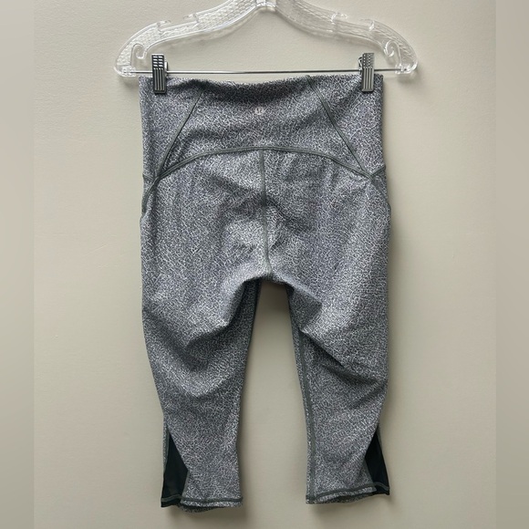 Lululemon Black, White & Grey Speckled Cropped Leggings - Picture 5 of 5